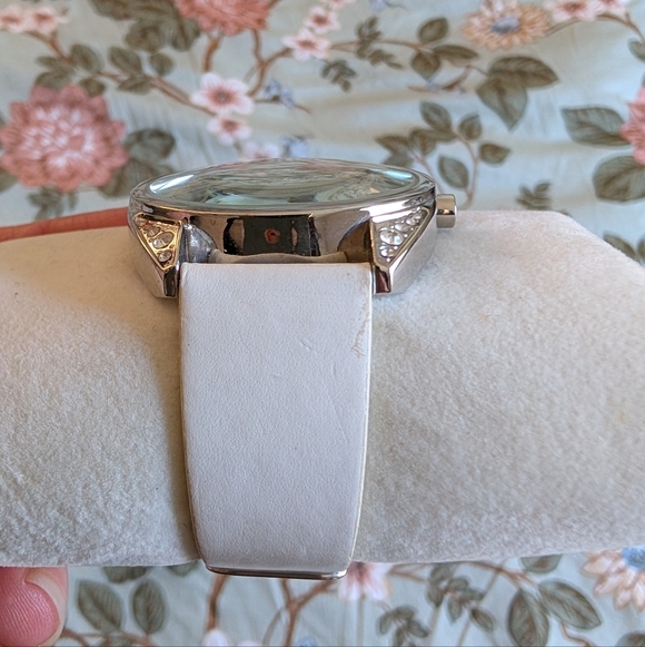 Hello Kitty Watch - Picture 4 of 6